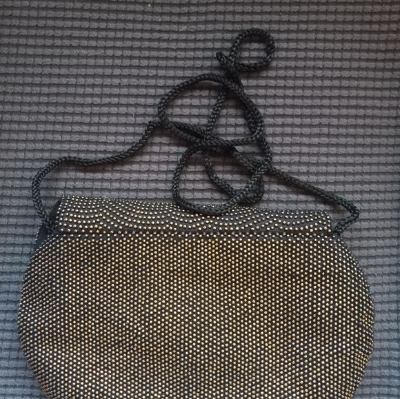 Black and Gold textured Purse with Rope Strap - Picture 4 of 5